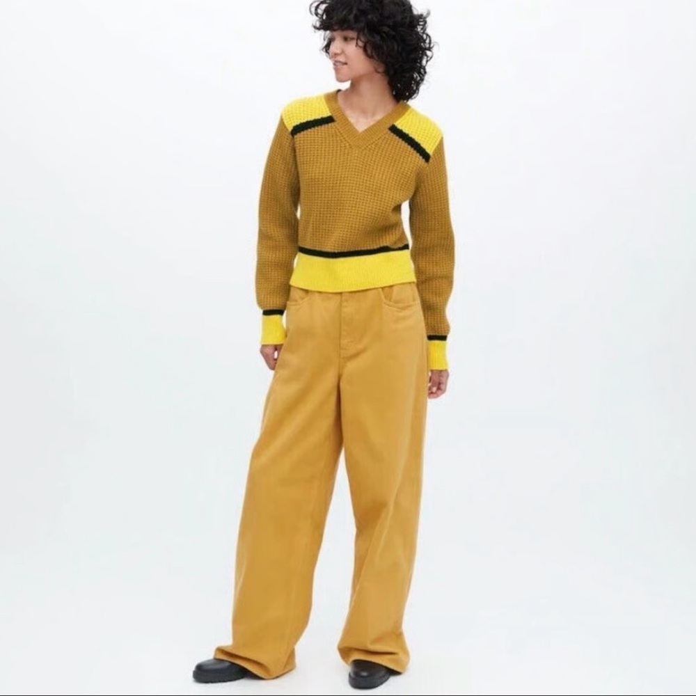 New Marni Uniqlo oversized mustard Flare Jeans. Fits like size S-M. NWT